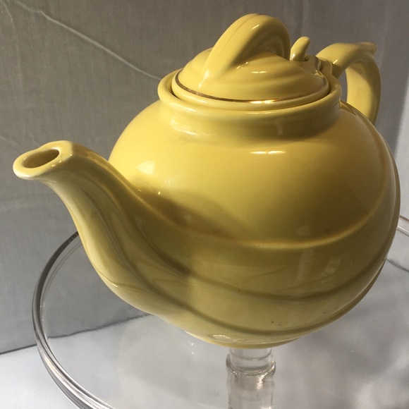 Vintage Hall MCM yellow tea pot - Picture 2 of 10